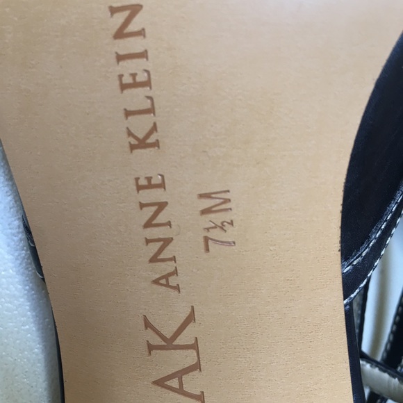 ANNE KLEIN never worn BLACK sling back kitten heel ,size 7 1/2. - Picture 3 of 5